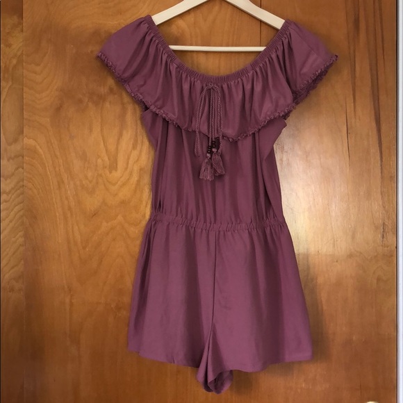 ‼️SOLD‼️ Cute Off The Shoulder Romper - Picture 2 of 5